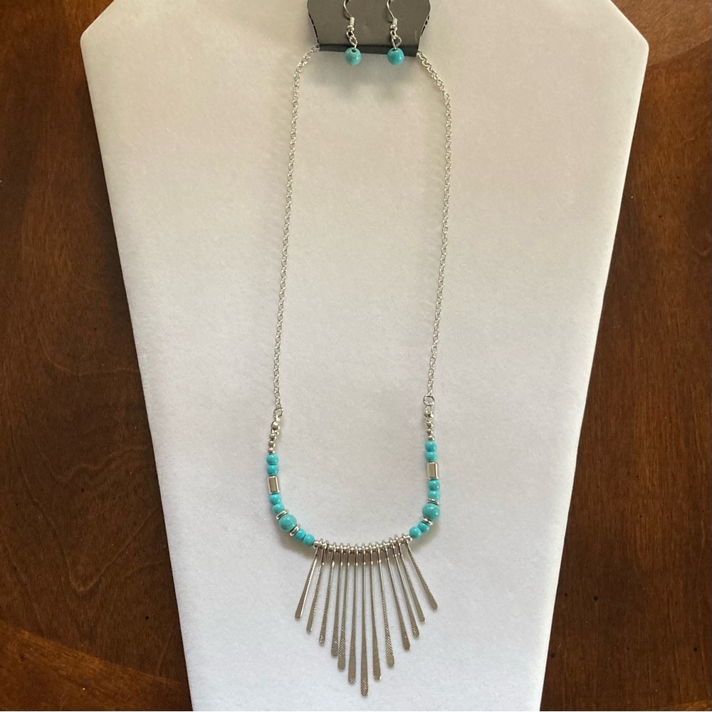NWT Paparazzi Silver Fringe Necklace with Blue Beads